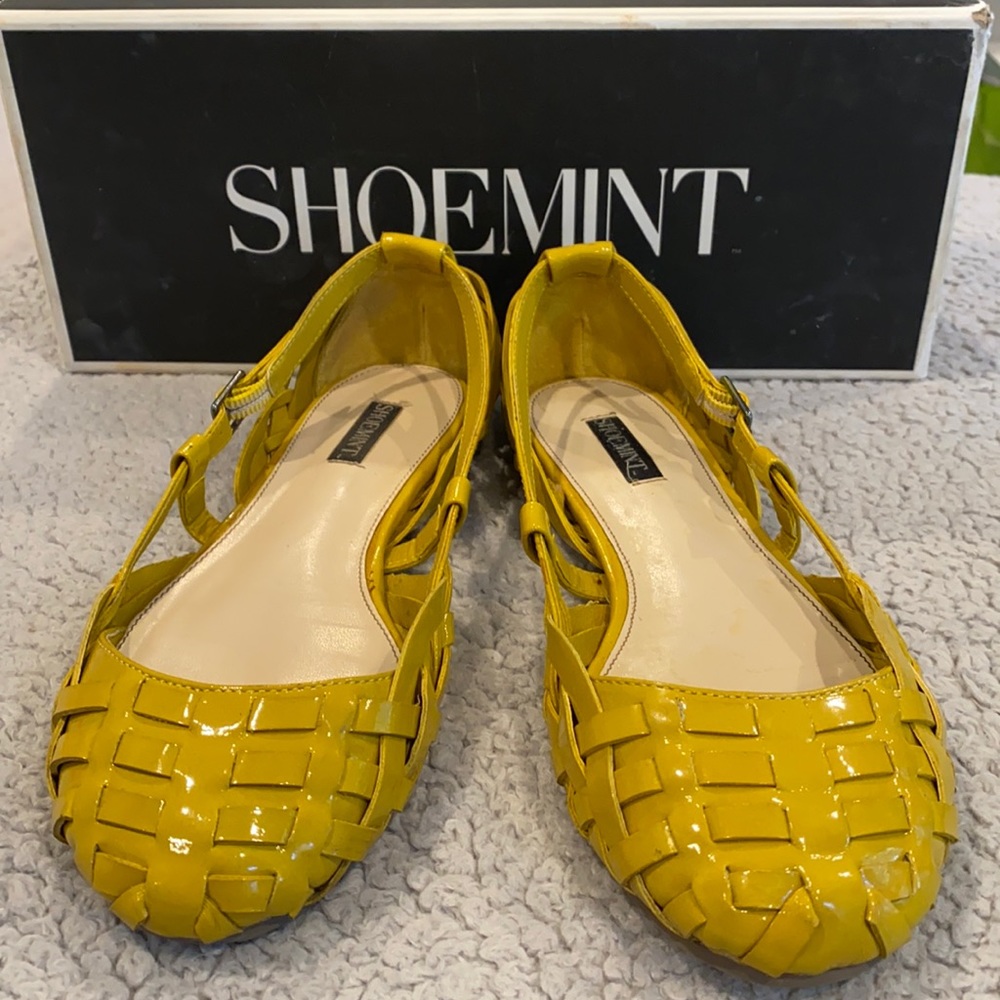 Shoemint Mary flats in mustard. Size 5 1/2.